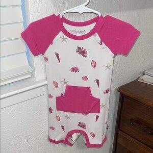 Kyte baby raspberry shell shortall size 18-24m